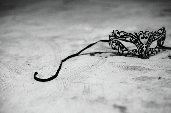 570x379-Mask
